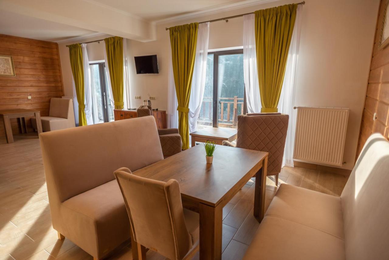Residence Nesh Татарив Екстериор снимка